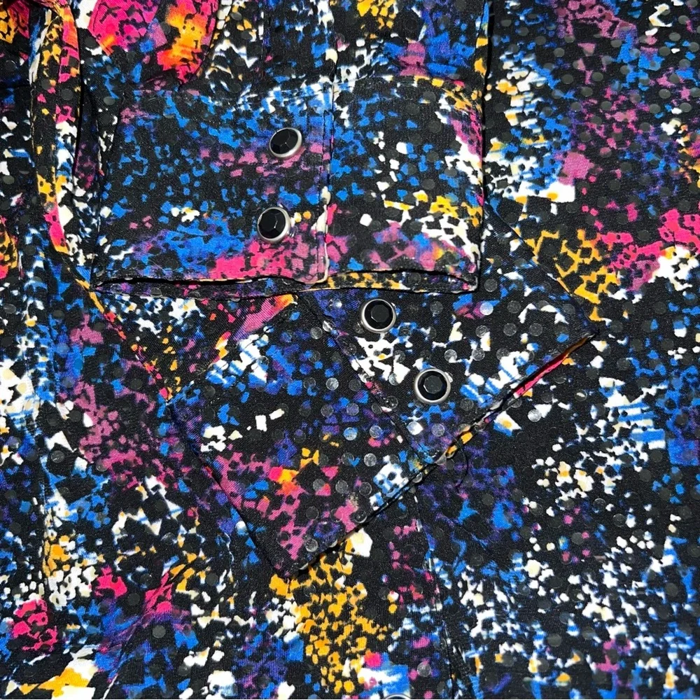Wrangler Women’s Performance Fit Abstract Multicolor Button-Down Shirt Size L - Picture 4 of 7